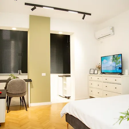 Apartament Downtown's Five-star Excitement *