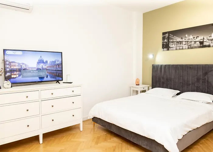 Apartament Downtown's Five-star Excitement