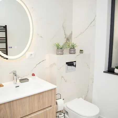 Downtown's Five-star Excitement Apartmán *
